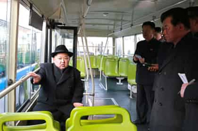 Ким Чен Ын покатался на троллейбусе
