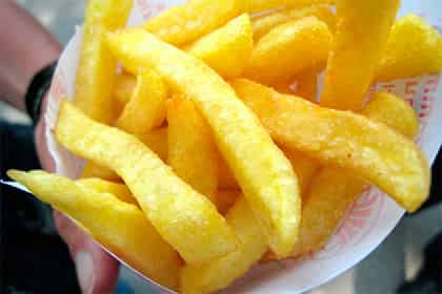 Ученые объяснили переедание при недосыпании