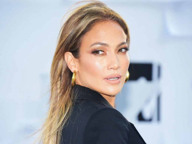 Дженнифер Лопес в образе стриптизерши 