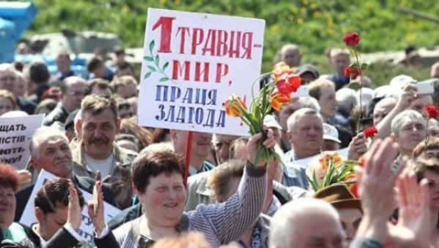 В Киеве десятки человек собрались на митинге, посвященному 1 мая