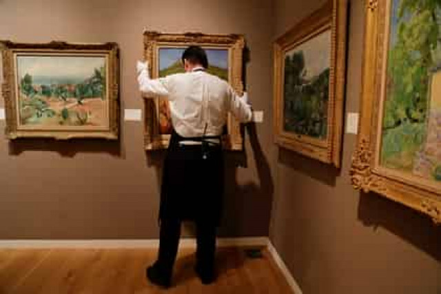 Sotheby's проигнорировал требование России снять с торгов картину Айвазовского
