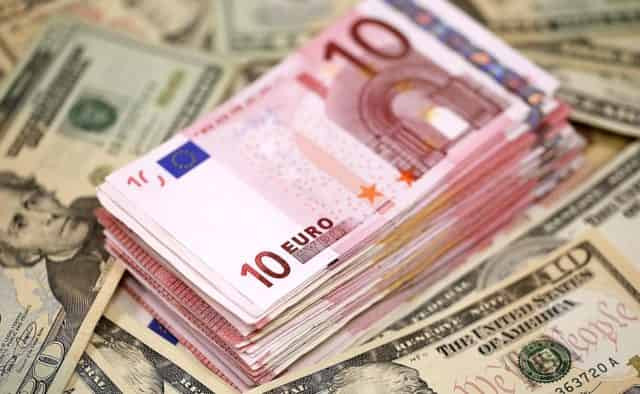 Доллар и евро катятся на дно: новый курс от НБУ