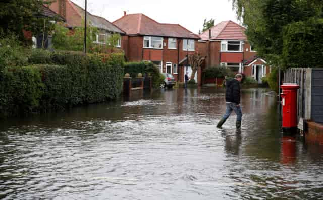 На Великобританию обрушились ливни: Манчестер стал второй Венецией (ФОТО)