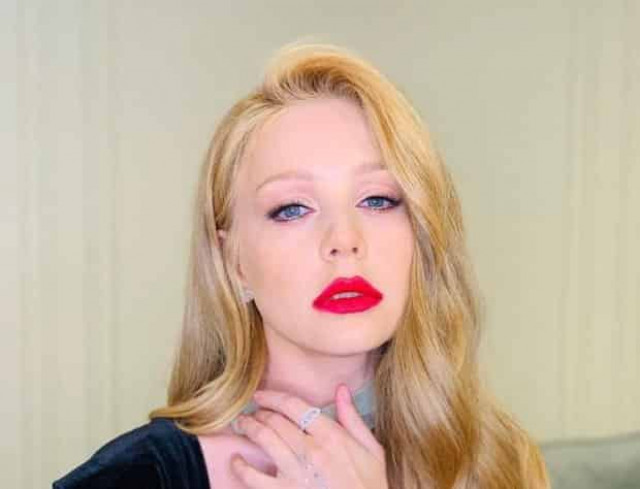 Тину Кароль чуть не унесло в океан, фанаты в шоке