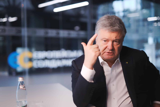 Порошенко: У меня, к сожалению, есть за что просить прощения у Господа