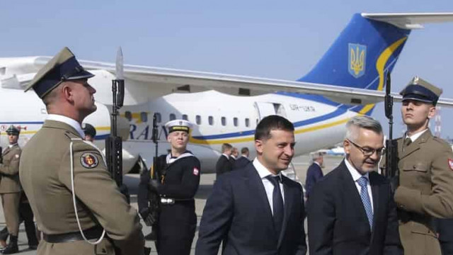 Зеленський розповів, чому не може «продати свої літаки до чортової матері»