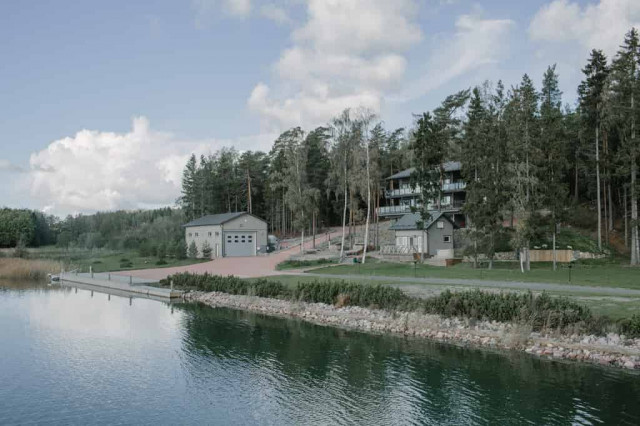 On a Tiny Finnish Island, a Helipad, 9 Piers — and the Russian Military?