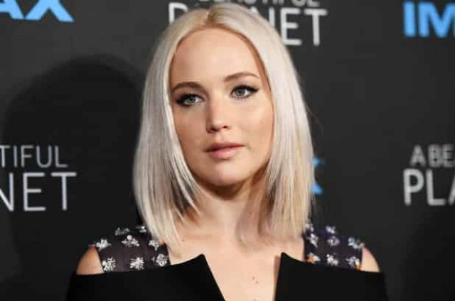 The web discussing a naked photo session J. Law (photo)
