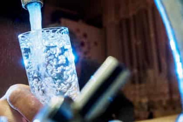 Воду превратили в аномальную материю