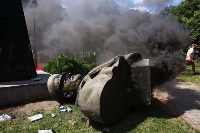 У Харкові знесли пам'ятник Жукову