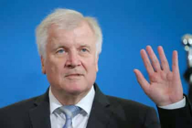 Глава полиции Германии решил уволиться из-за Меркель и мигрантов
