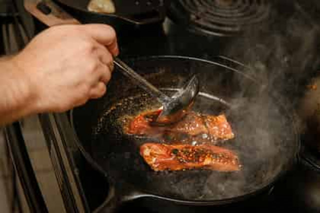 Названа смертельная опасность кастрюль и сковород
