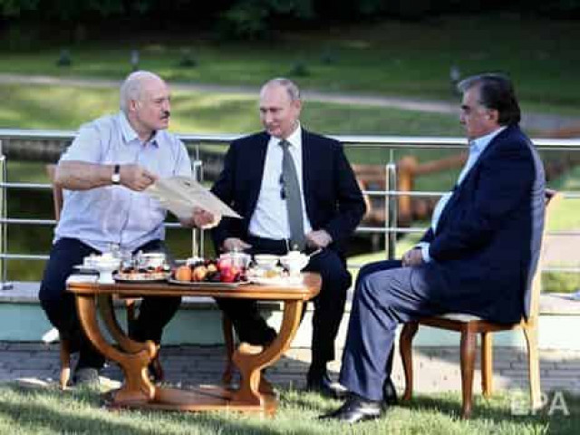 Путін, Лукашенко і Рахмон провели в Білорусі неофіційну зустріч