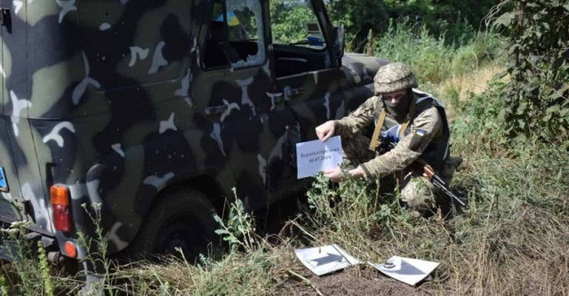 Террористы на Донбассе снова обстреляли медиков