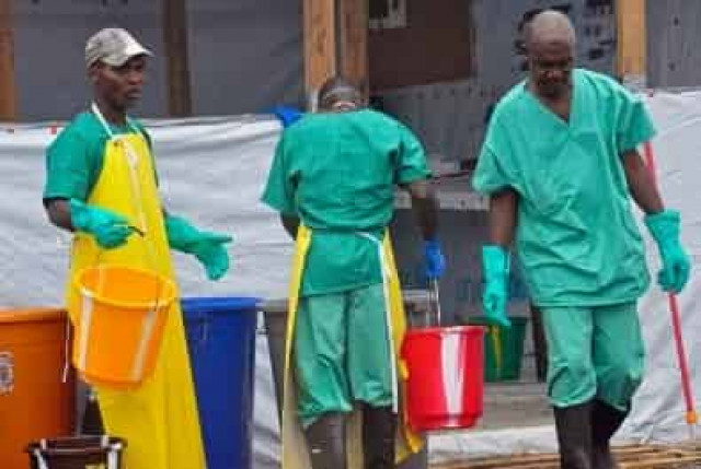 В Либерии из-за лихорадки Эбола медсестры объявили забастовку