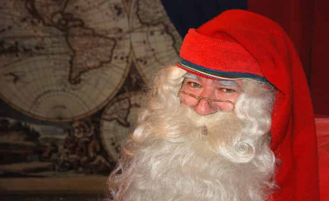 26-летний финн Йоуни работает Йоулупукки в Китае