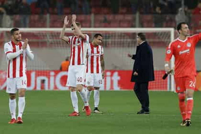 Греческим футболистам приказали уйти в отпуск