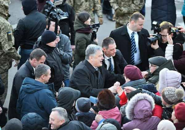 Политики оставили Порошенко наедине со своими избирателями