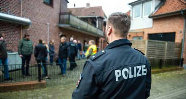 German teen with knives detained over school threat
