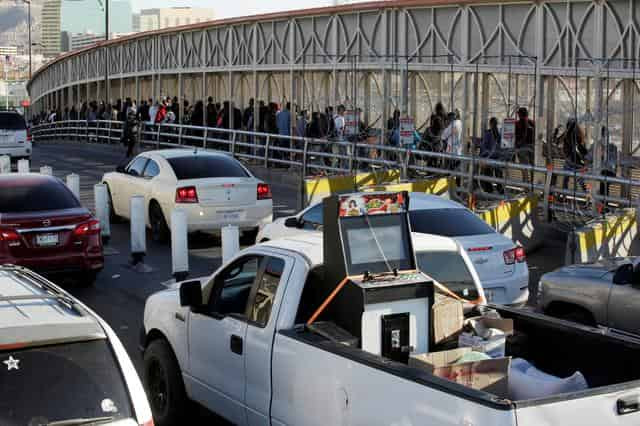 Truckers, stores on U.S.-Mexico border struggle as Trump closure threat looms