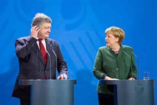 Меркель пообещала Путину поговорить с Порошенко о Донбассе