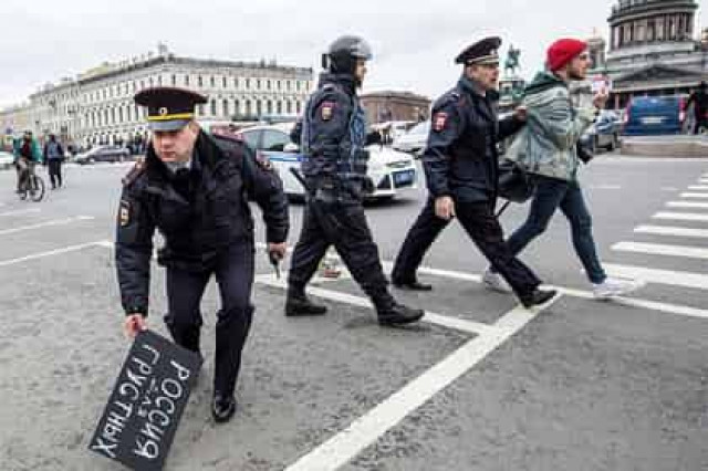 Россияне растеряли веру в счастливое будущее