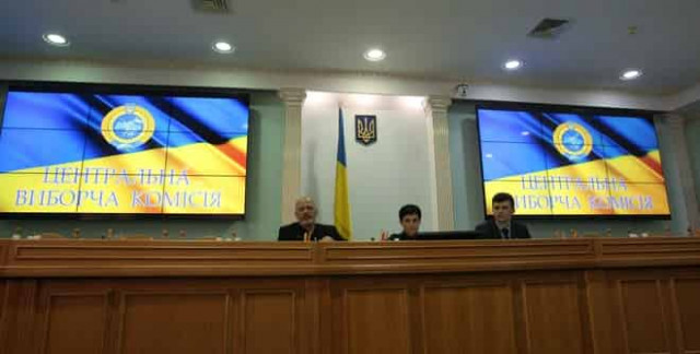 Долгосрочные выборы в Раду: ЦИК решила, будут ли голосовать украинцы на Донбассе и в Крыму
