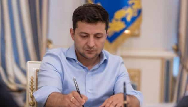 Zelensky signs new rules for financing road construction