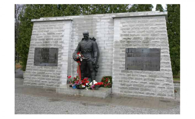 Отношение России к русским Эстонии формально
