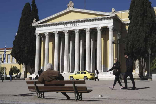 Greece plans first 10-year bond issue in 9 years