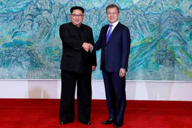 Южнокорейские СМИ раскрыли секрет ботинок Ким Чен Ына
