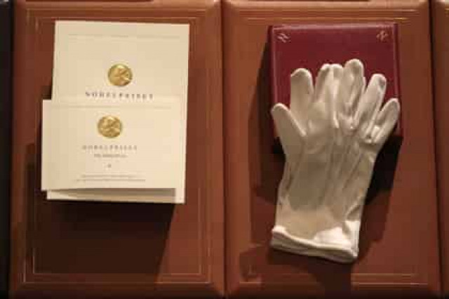 Вручение Нобелевской премии по литературе отложили из-за секс-скандала
