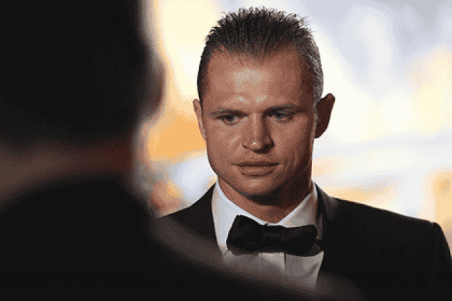 Футболист сборной России дал в лоб болельщику за съемку посиделок с кальяном
