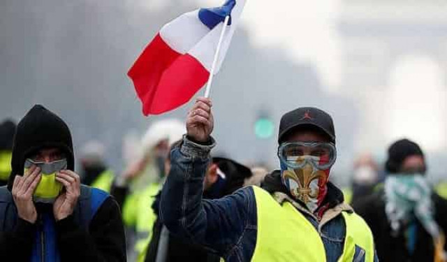 Более 19 тысяч активистов вышли на улицы Франции