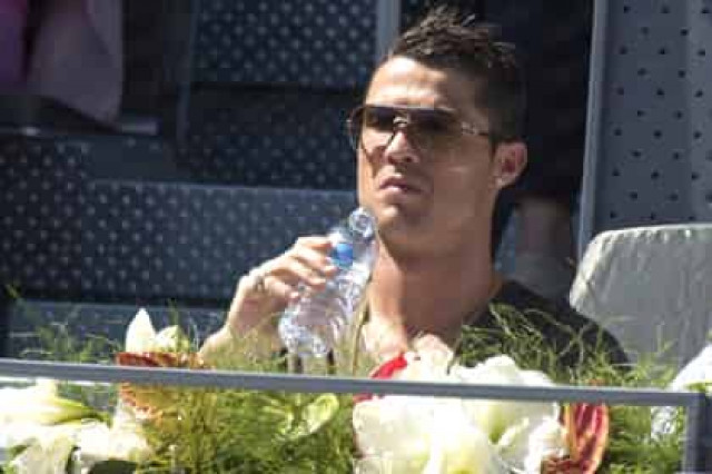 Полицейские Сан-Тропе застали Криштиану Роналду за справлением нужды на улице
