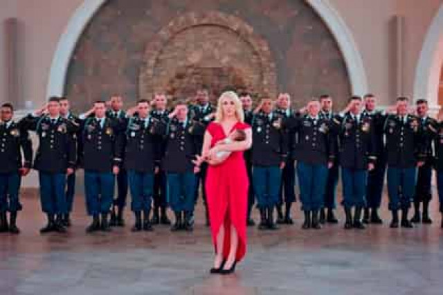 Десятки ветеранов Афганистана поприветствовали дочь убитого солдата
