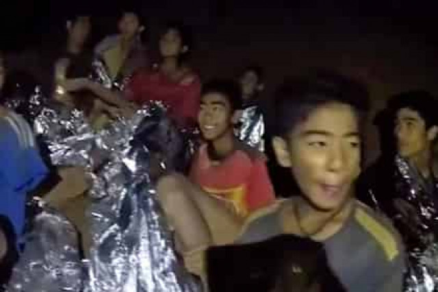 Раскрыты подробности операции по спасению застрявших в пещере детей