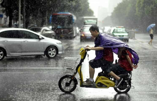 Почти 250 тыс. домов остались без электричества на юге Японии из-за тайфуна 