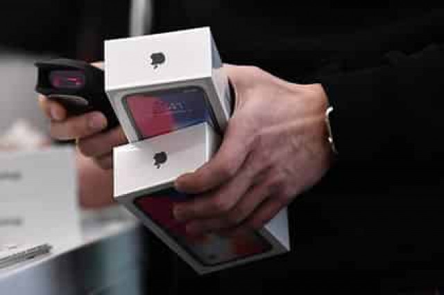 Еврочиновников заподозрили в растрате народных денег на iPhone