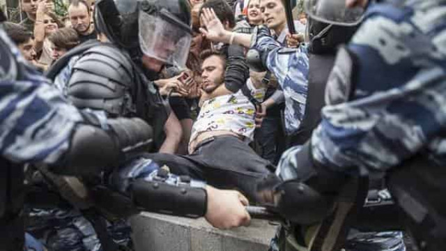Німеччина закликала РФ звільнити мирних демонстрантів