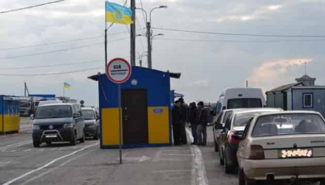 Number of people crossing border with Crimea decreased in November