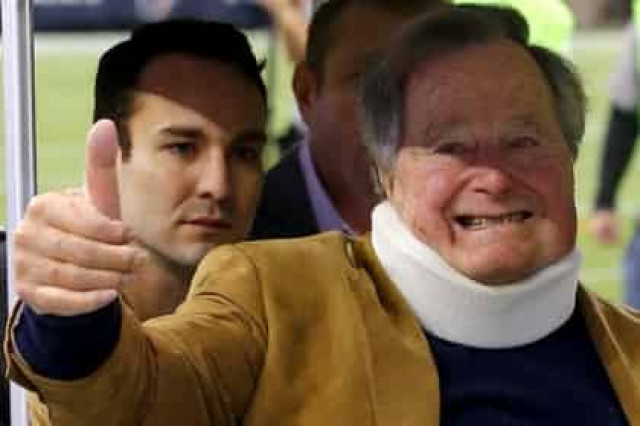 Джорджа Буша-старшего выписали из больницы
