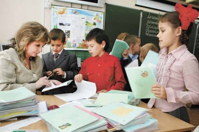 Школьным учителям в Украине хотят запретить заниматься репетиторством 