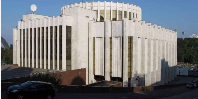 Зачем Зеленскому переносить свой офис в Украинский дом