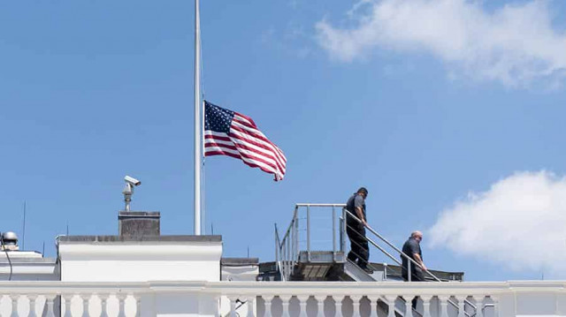 Трамп доручив приспустити прапори у зв'язку зі стріляниною в США