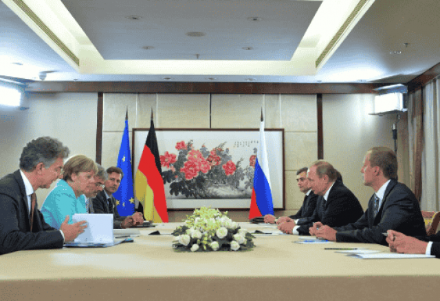 Меркель и Путин обсудили выполнение Минских соглашений и сирийский кризис

