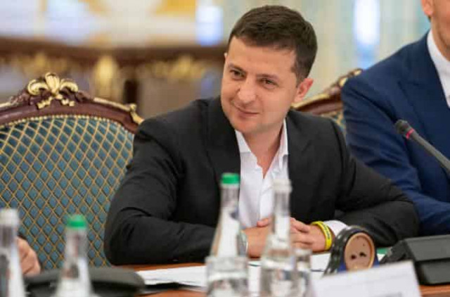 Зеленский пообещал  помочь работе   антикоррупционного  суда