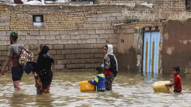 Iran floods:Thousands evacuate homes as heavy rain forecast