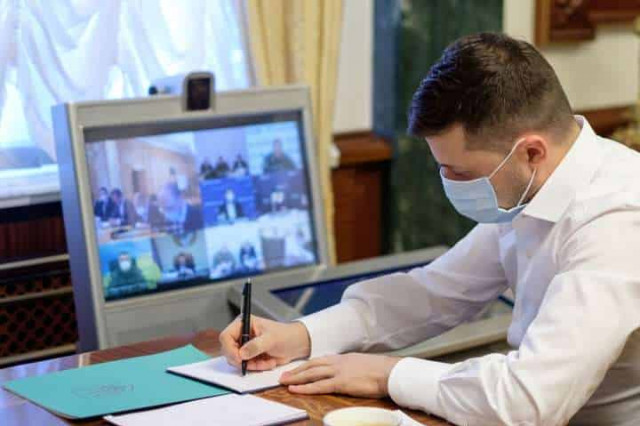 Мы не имеем права сейчас закрывать больницы:Зеленский