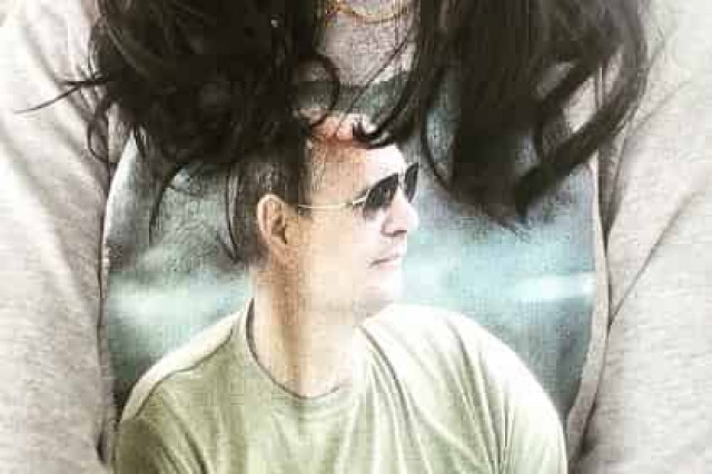 M.I.A. сфотографировалась в толстовке с изображением Путина в темных очках
